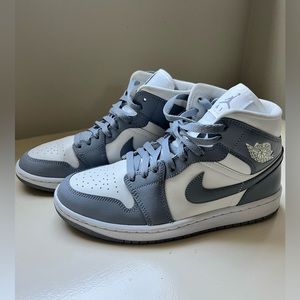 Limited WOMENS AIR JORDANS SIZE 8 *NEW IN BOX* grey/gray/silver/white